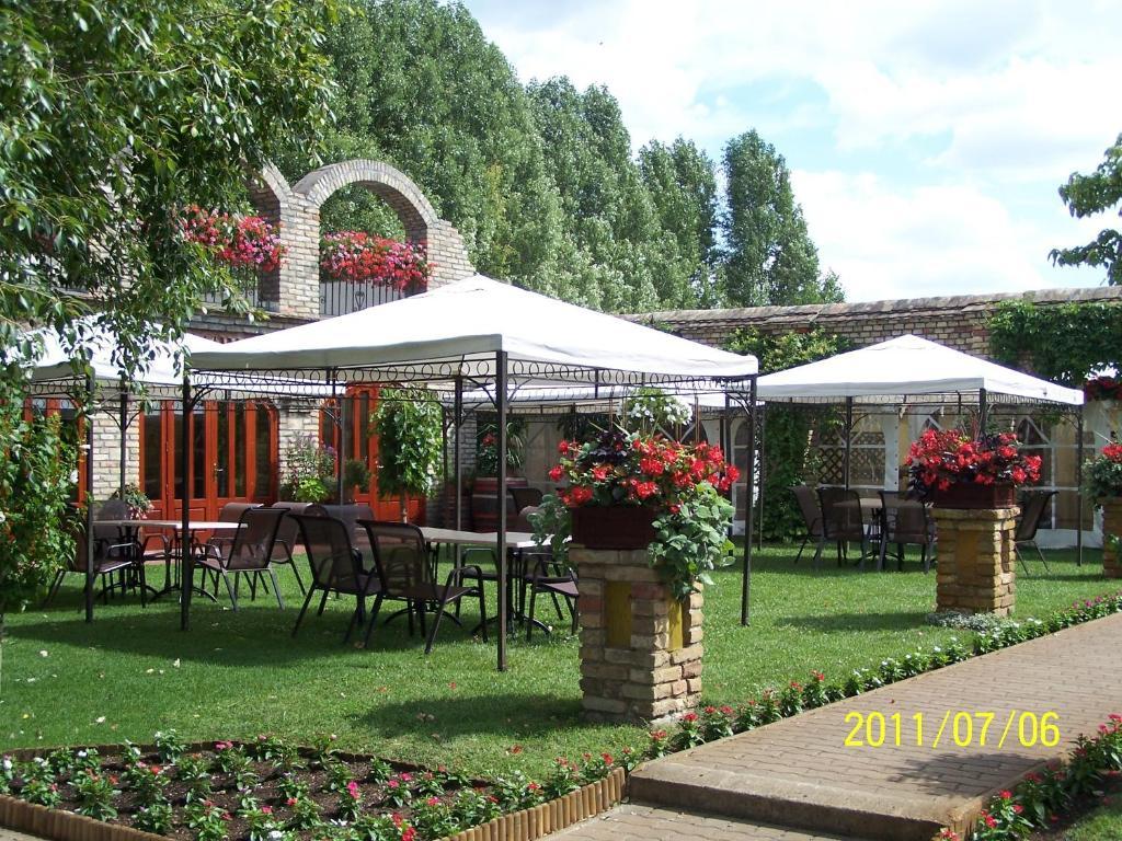Bajor Panzio Bed and Breakfast Kecskemét Buitenkant foto